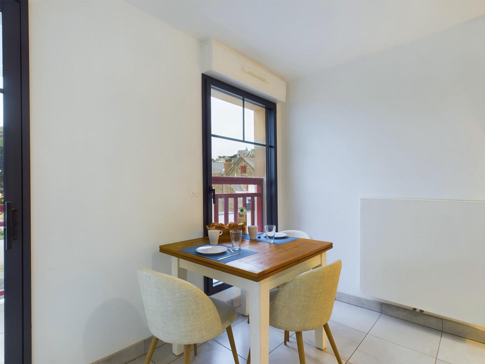 Pour 2 - 50 M De La Du Val Andre Apartment